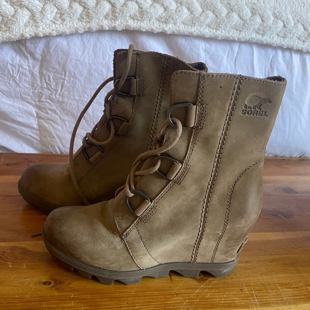 Sorel Joan of Arctic Wedge Lace Bootie (size 6.5)